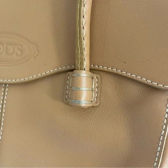 Tod’s D Bag Handbag - Camel / Tan Leather Shoulder Bag
